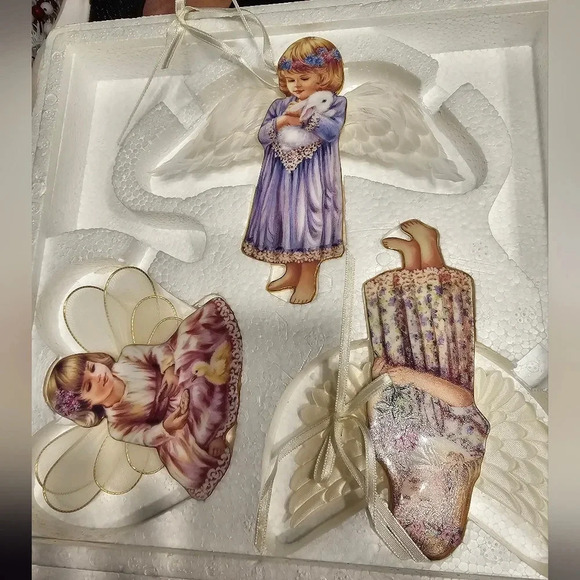 "Heavens Little Angels" Ornament Collection. Set of 3 ceramic, flat a... - Picture 1 of 9